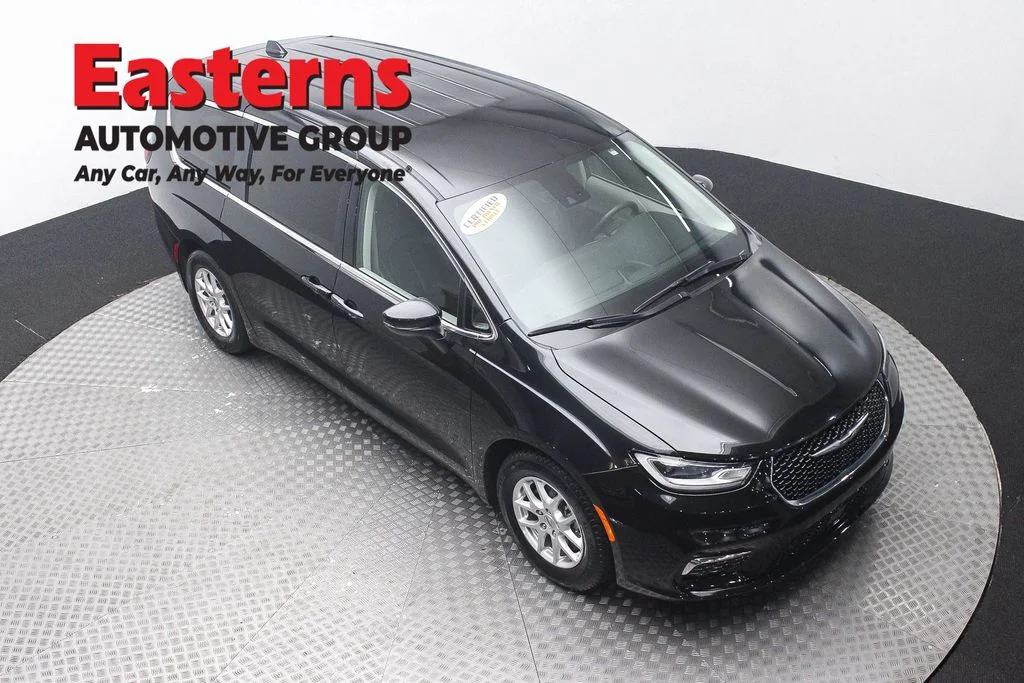 Used 2023 Black Chrysler Touring L image 3