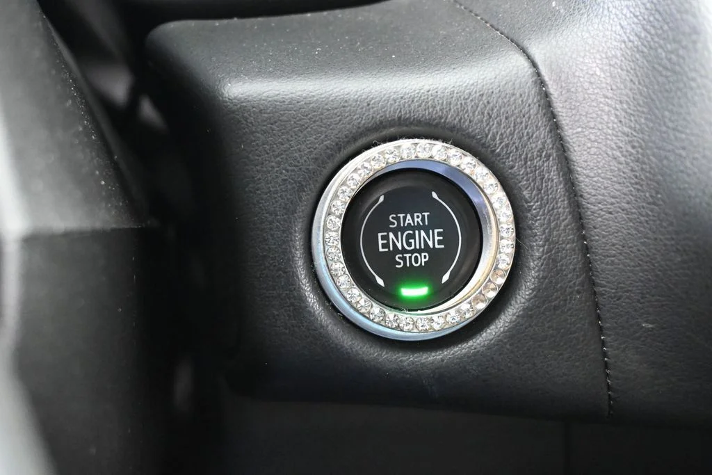 Used 2022 Iridescent Pearl Tricoat Chevrolet LT image 35