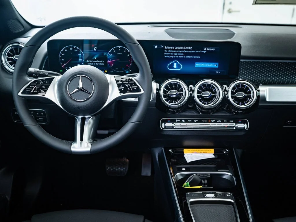 Used 2026 Mountain Gray Metallic Mercedes-Benz GLB 250 image 24