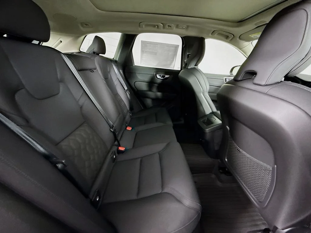 2026 Volvo XC60 Plus - Photo 23