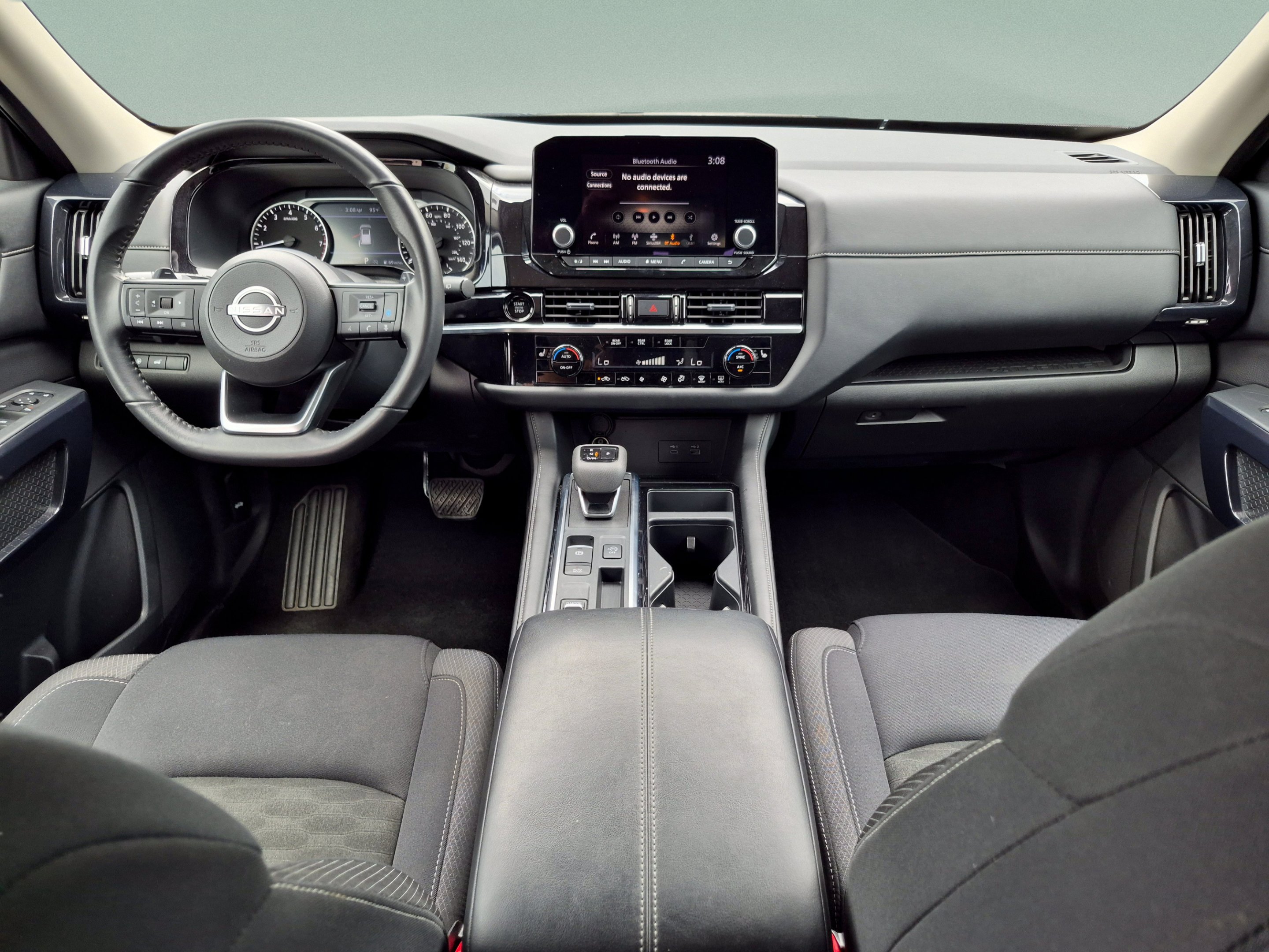 2025 Nissan Pathfinder SV - Photo 24