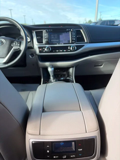 Used 2019 Blue Toyota XLE image 21