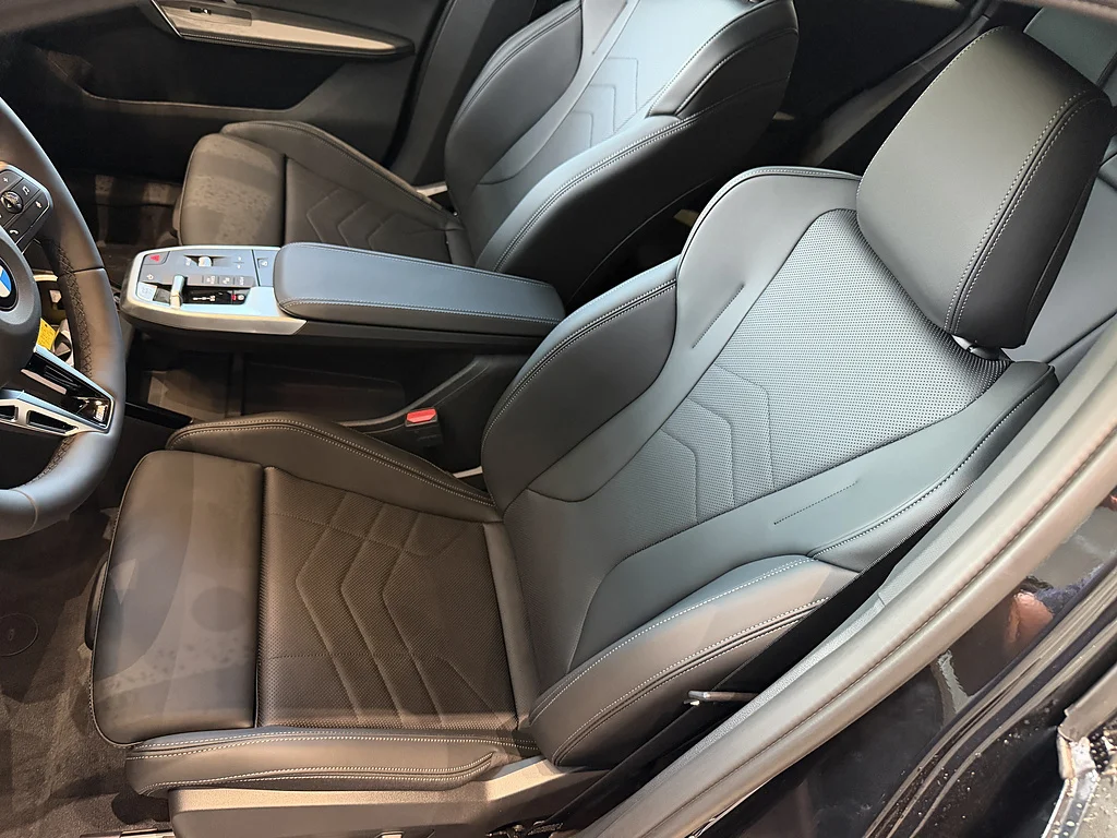 New 2027 Black Sapphire Metallic BMW xDrive28i image 12