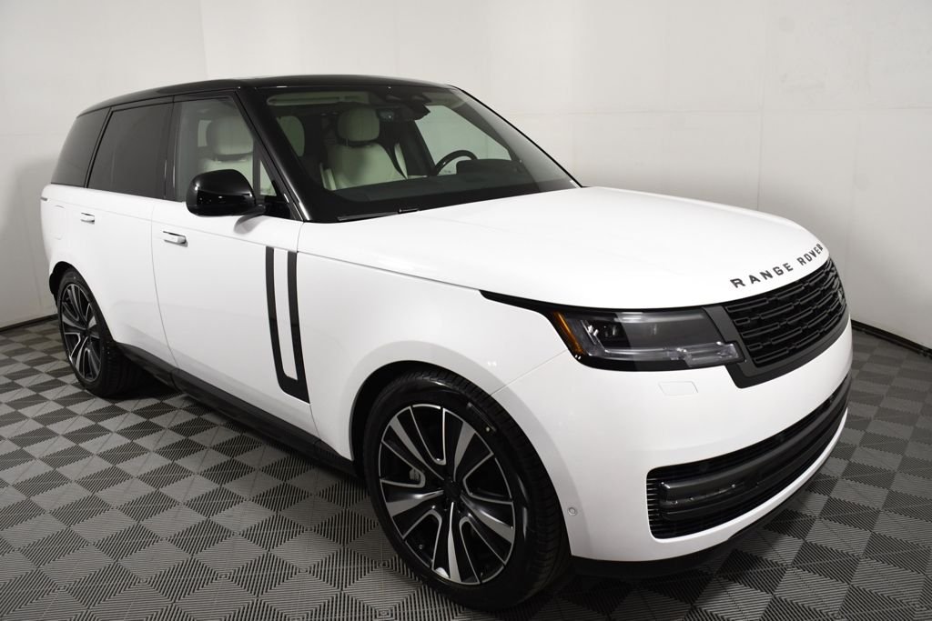 New 2026 Ostuni Pearl W Land Rover SE image 8