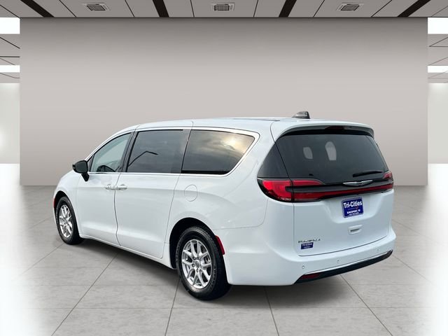 Used 2024 White Chrysler Touring L image 6