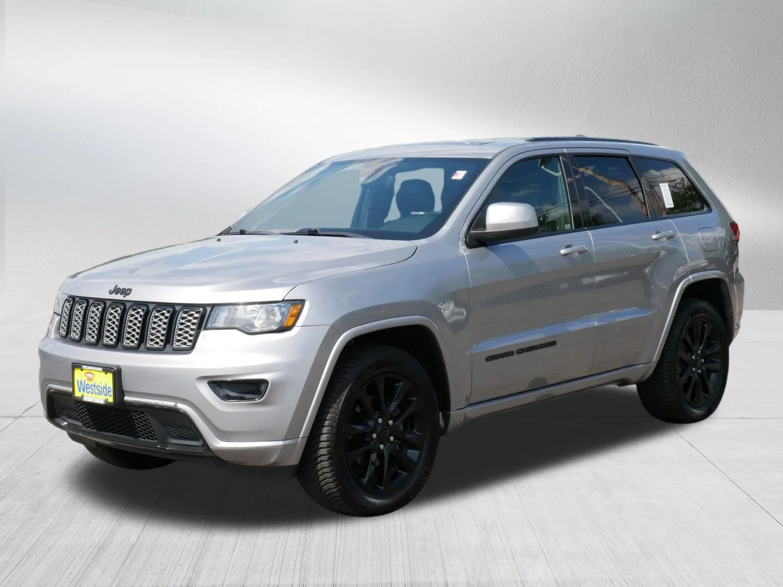 Used 2019 Billet Silver Metallic Clearcoat Jeep Altitude image 3