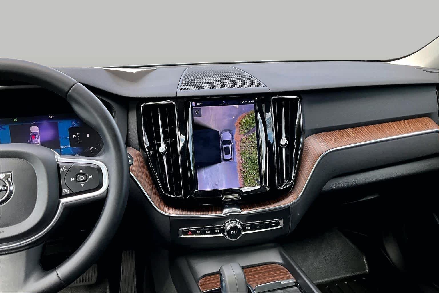 Used 2022 Thunder Grey Metallic Volvo Momentum image 7