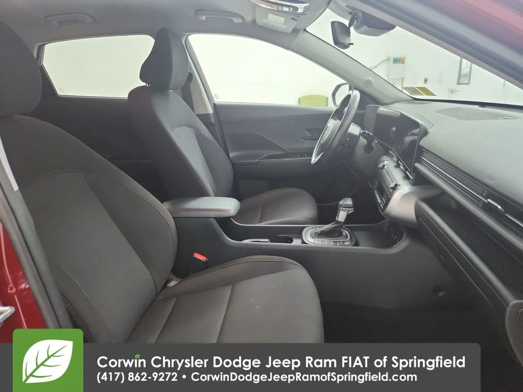 Used 2025 Red Hyundai SEL image 32