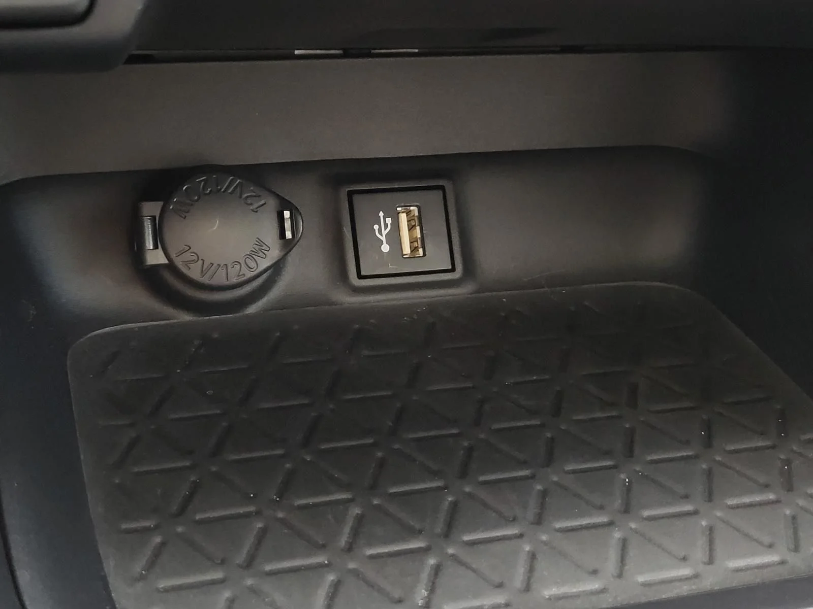 Used 2024 Silver Toyota XLE Premium image 29
