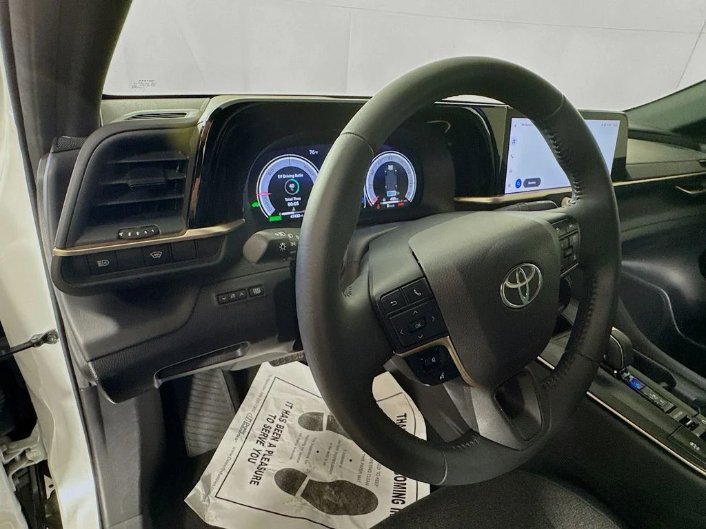 Used 2023 White Toyota XLE image 11