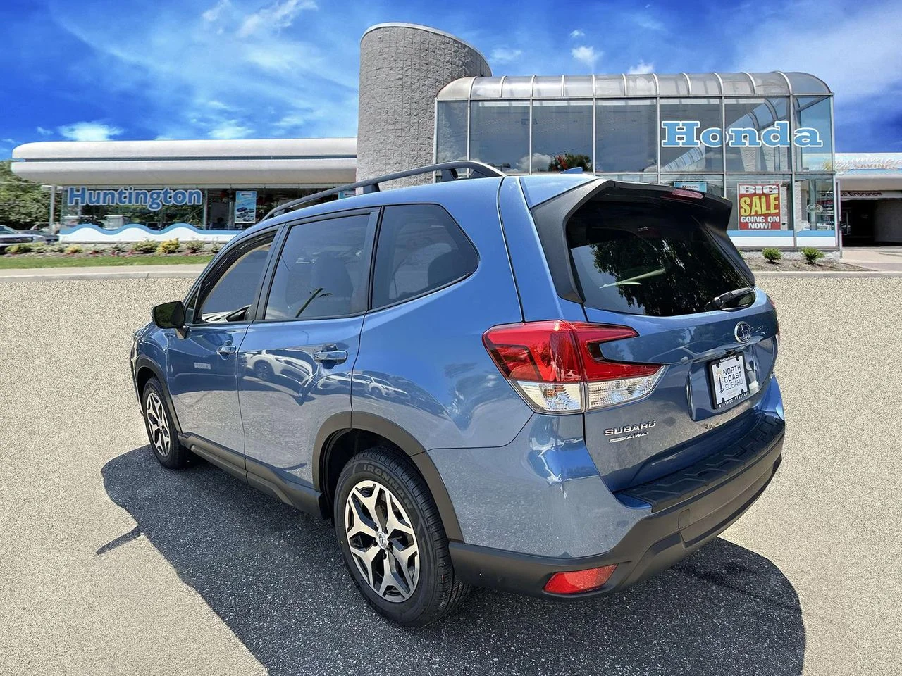 Used 2023 Horizon Blue Pearl Subaru Premium image 5