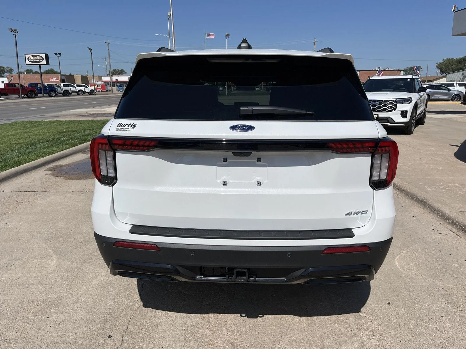 New 2026 Star White Metallic Tri-Coat Ford ST-Line image 9