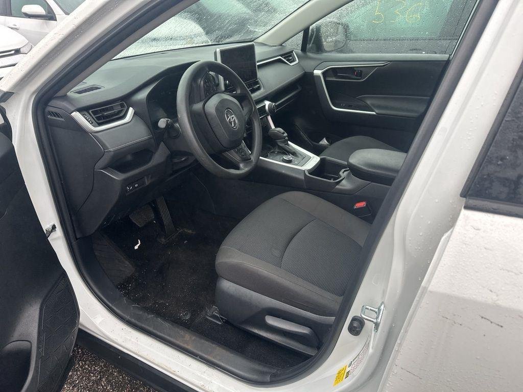 Used 2025 Ice Toyota LE image 7