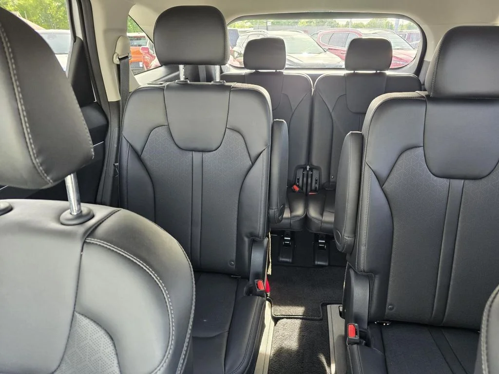 Used 2023 Glacial White Pearl Kia X-Line EX image 18