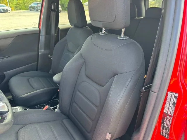 Used 2020 Red Jeep Latitude image 28