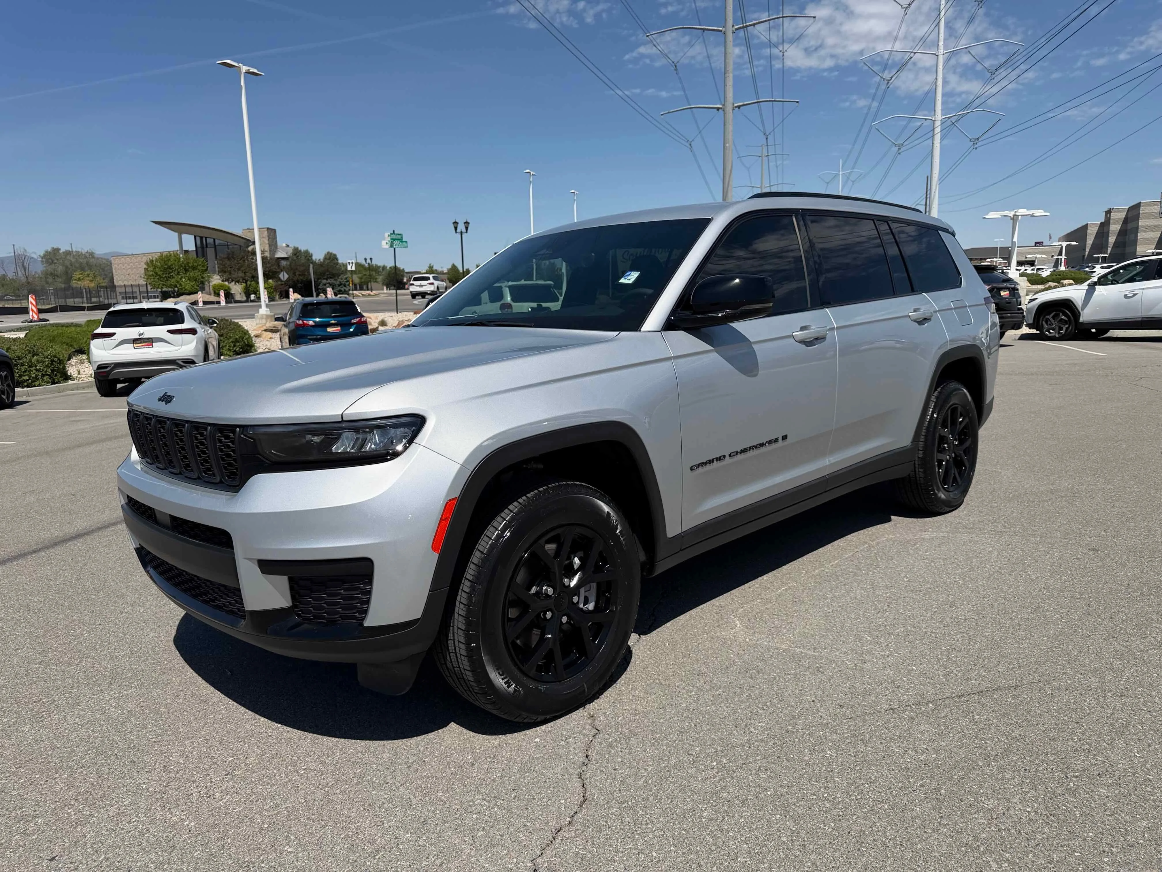 Used 2025 Silver Zynith Jeep Altitude X image 10