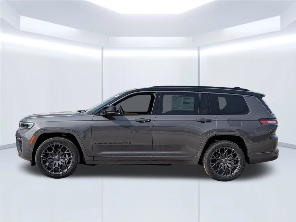 New 2026 Gray Jeep Summit image 2