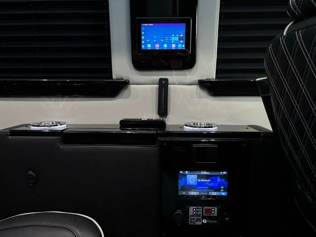 New 2026 Iridium Silver Mercedes-Benz Discovery Touring image 35