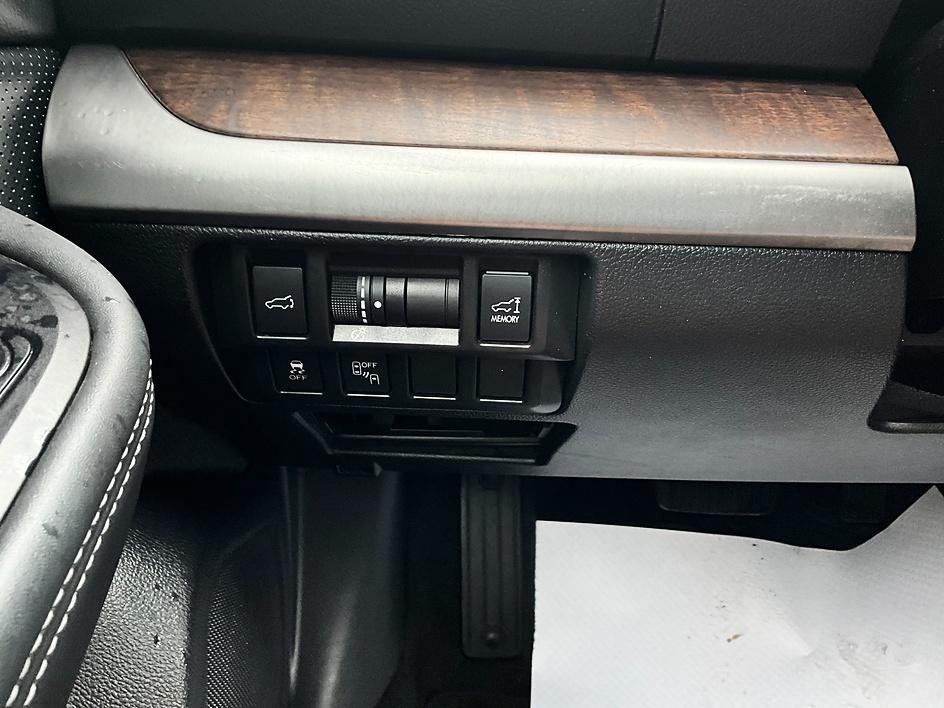 Used 2017 Blue Subaru 2.5i image 17