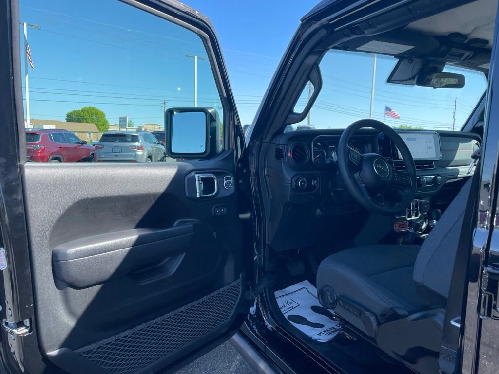 Used 2025 Black Jeep Rubicon image 16