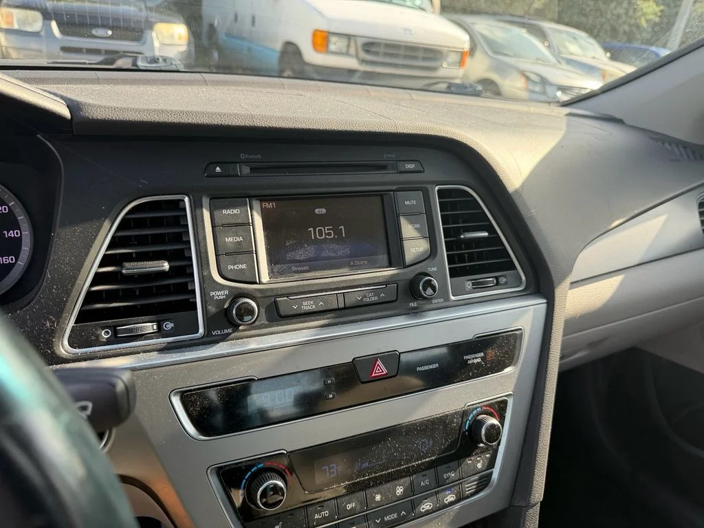 Used 2015 Red Hyundai Sport image 10