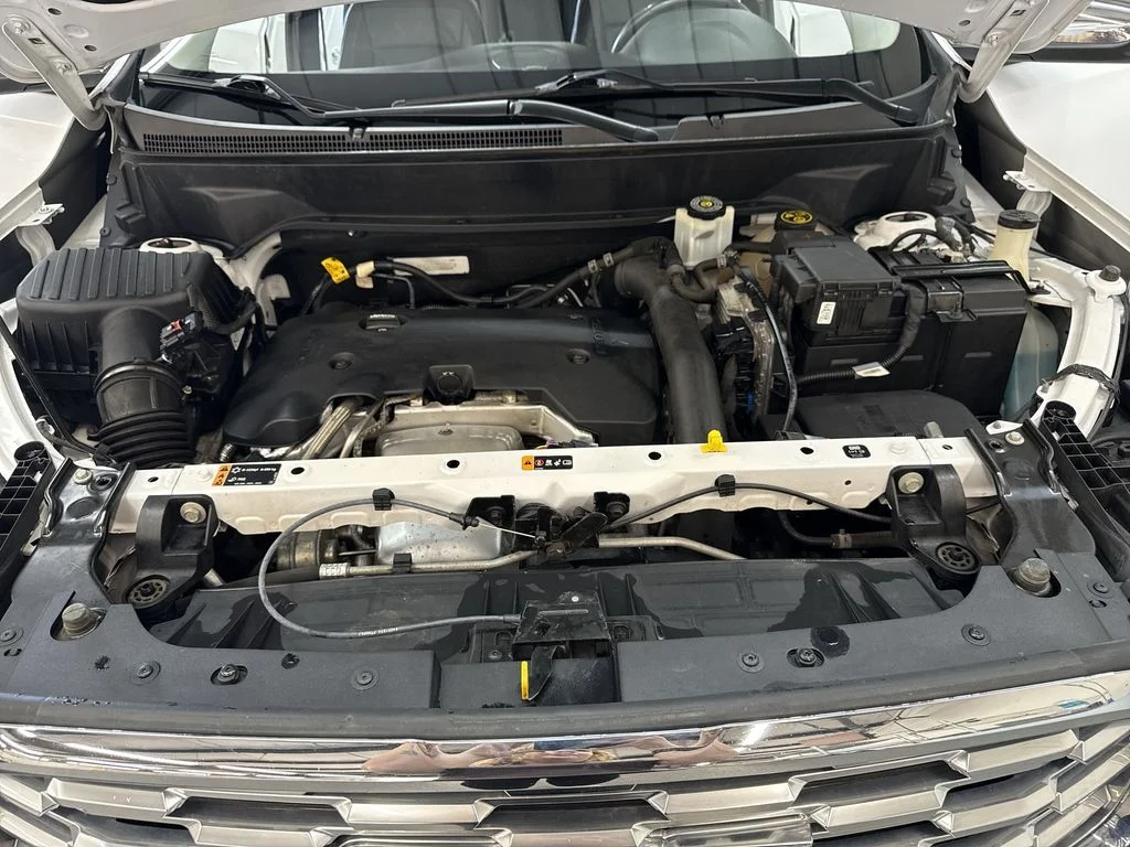 Used 2018 Summit White GMC Denali image 11
