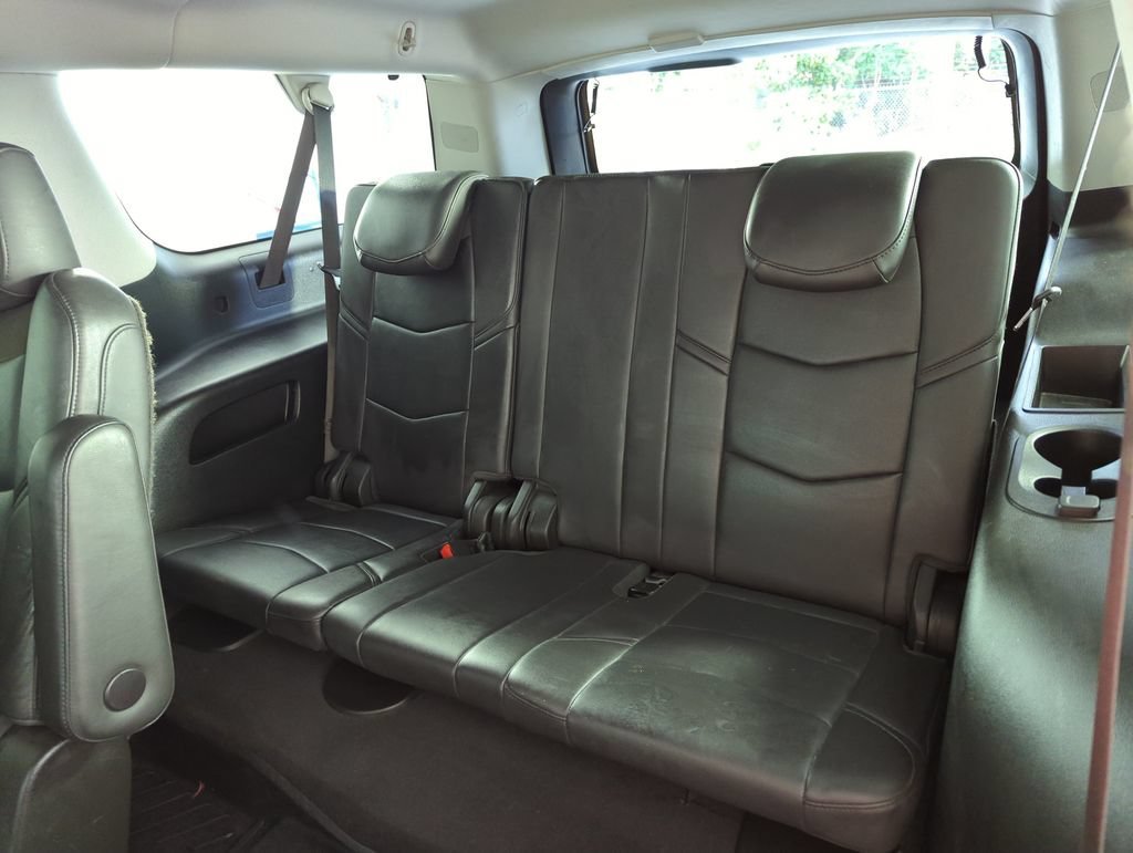 Used 2020 SHADOW METALLIC Cadillac Premium Luxury image 31
