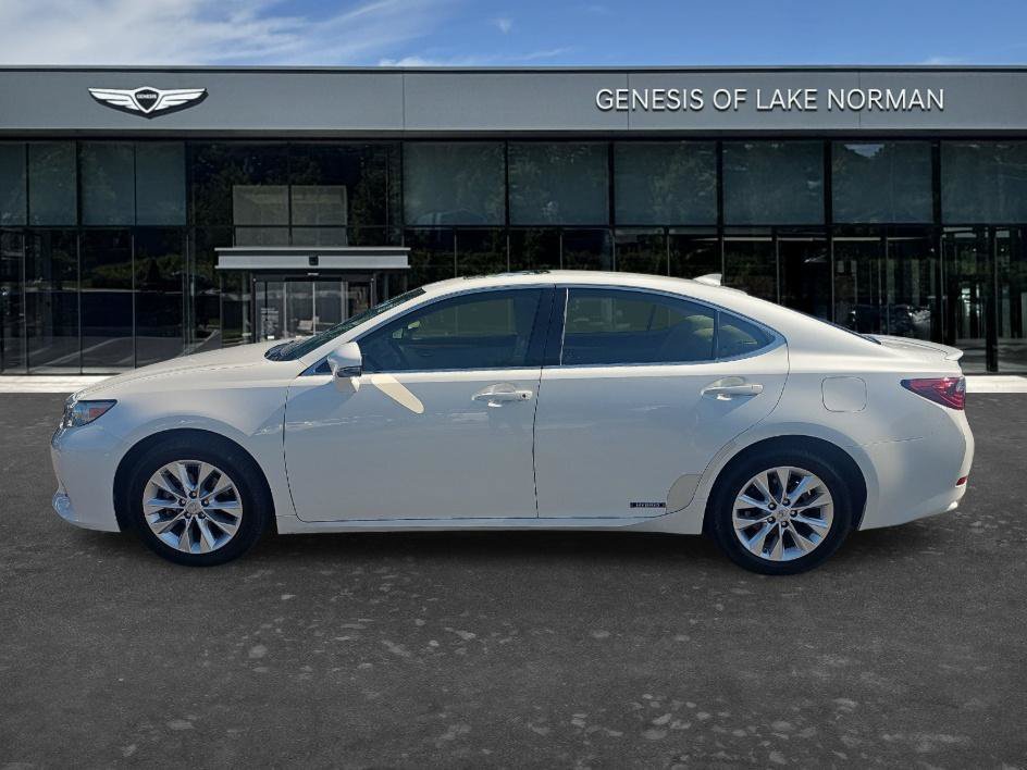 Used 2015 Starfire Pearl Lexus Hybrid image 7