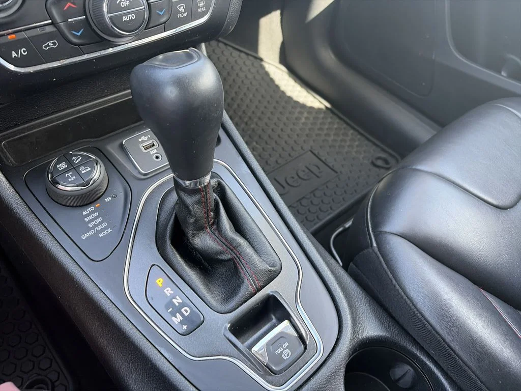 Used 2019 Gray Jeep Trailhawk image 27
