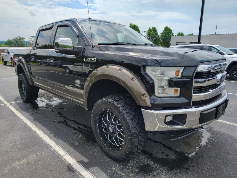 Used 2015  Ford King Ranch image 3