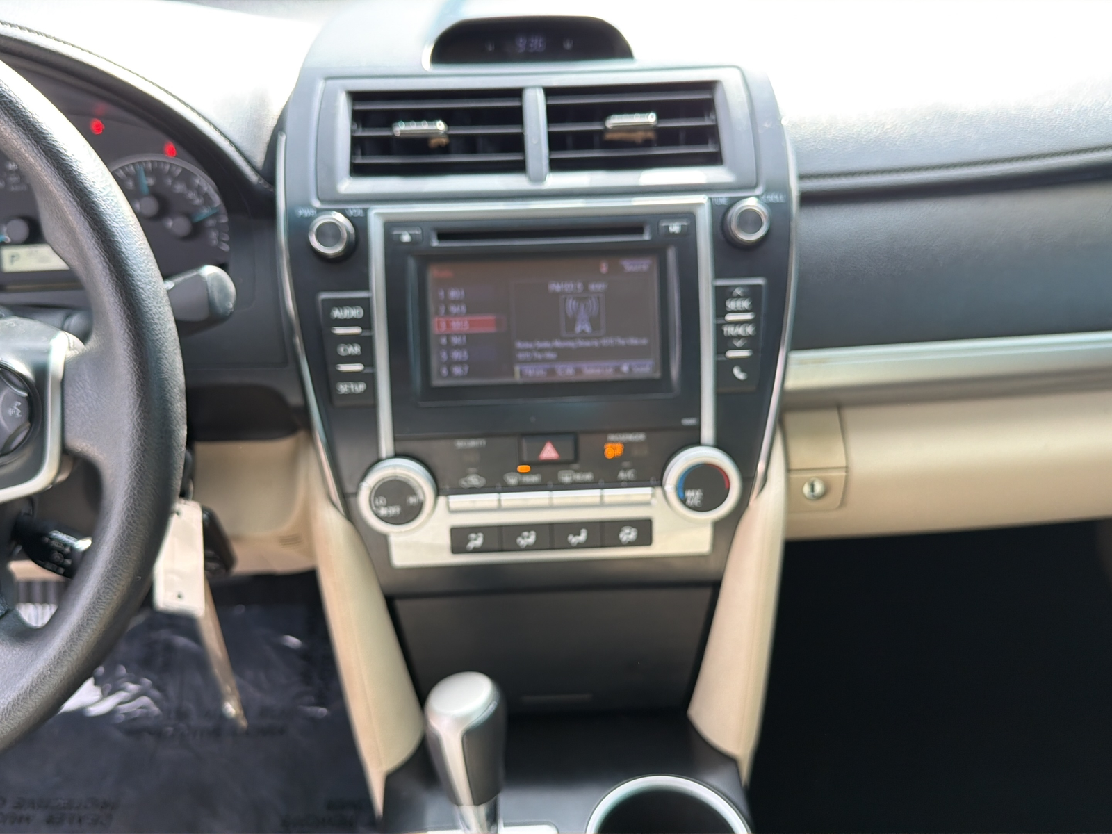 Used 2014 Creme Brulee Toyota L image 20