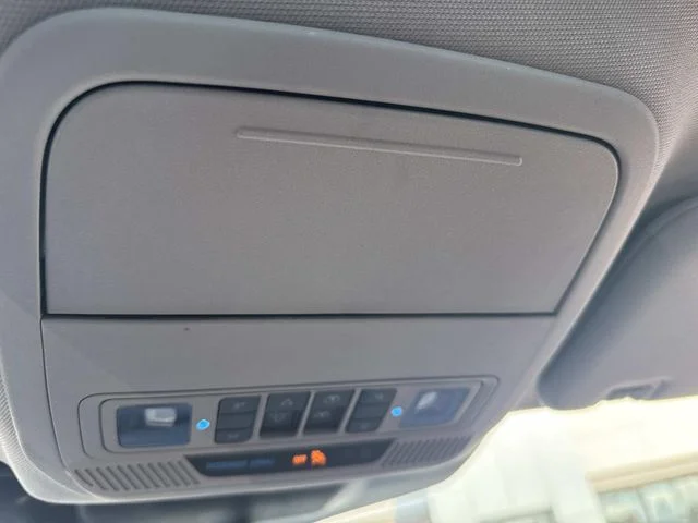 Used 2022 Silver Ford XLT image 35