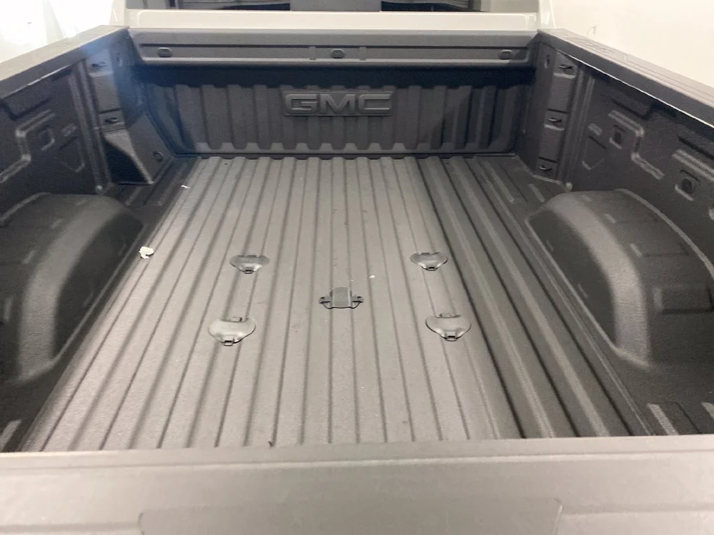 Used 2025 White GMC SLT image 9