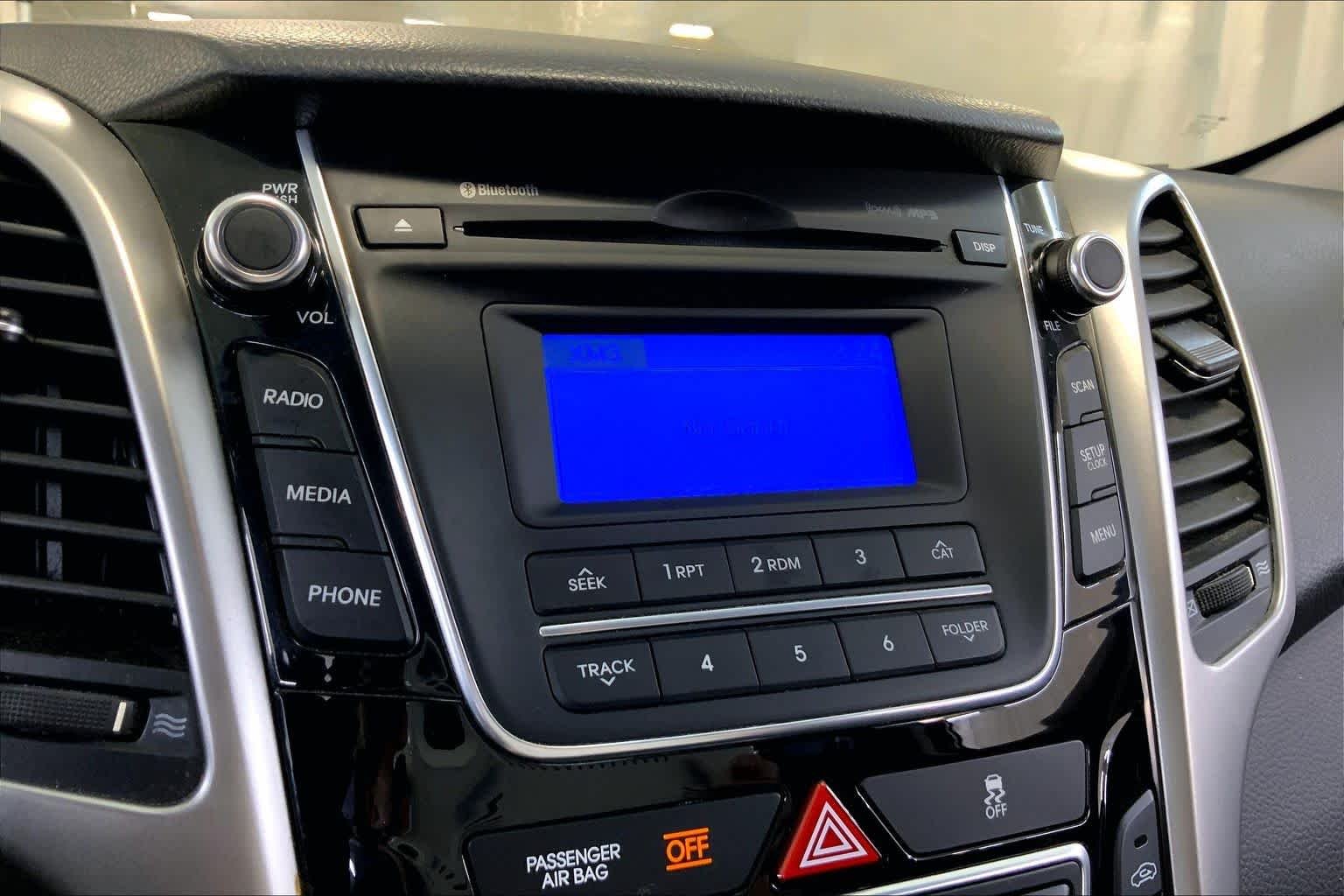 Used 2014 Black Noir Pearl Hyundai  image 35