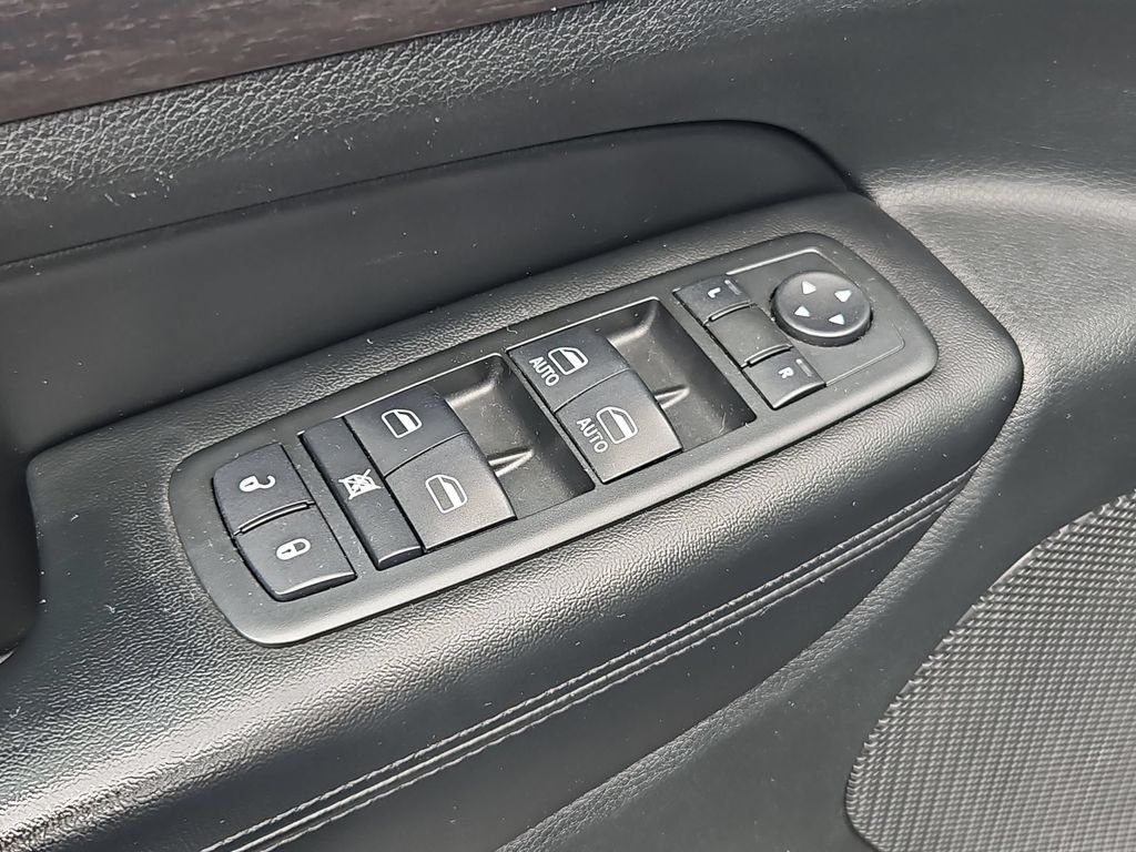 Used 2015 Brilliant Black Crystal Pearlcoat Jeep Altitude image 11