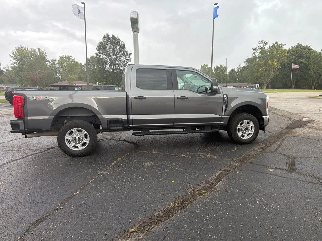 Used 2025 Gray Ford XLT image 7