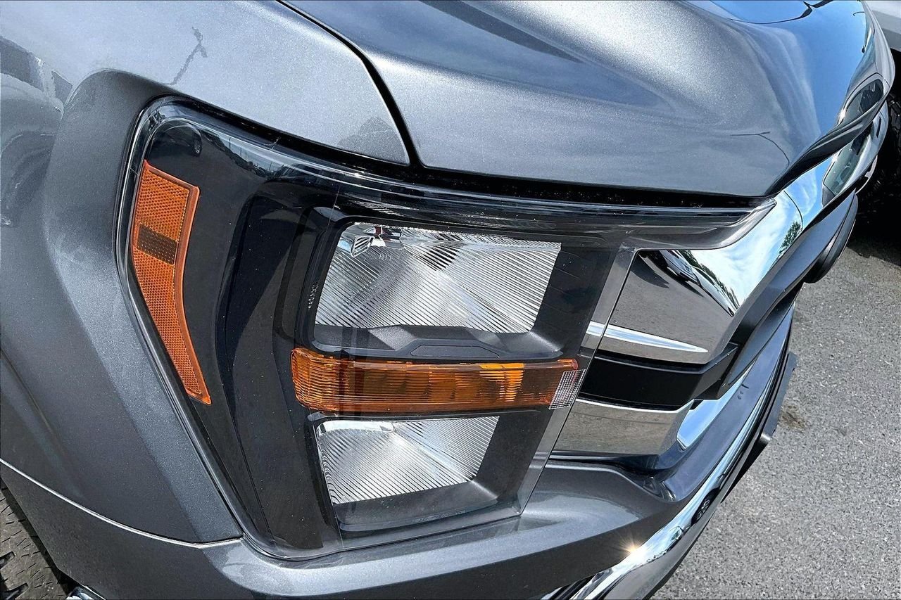 Used 2023 CARBONIZED GRAY METALLIC Ford XLT image 33