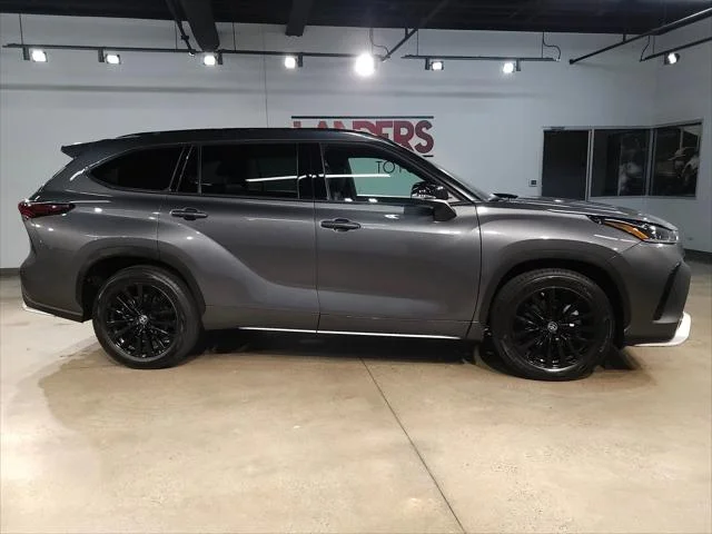 Certified Used 2025 MAGNETIC GRAY MET. Toyota  image 8