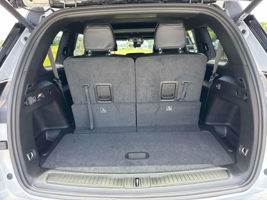 New 2026 Silver Zynith Exterior Paint Jeep Altitude image 18