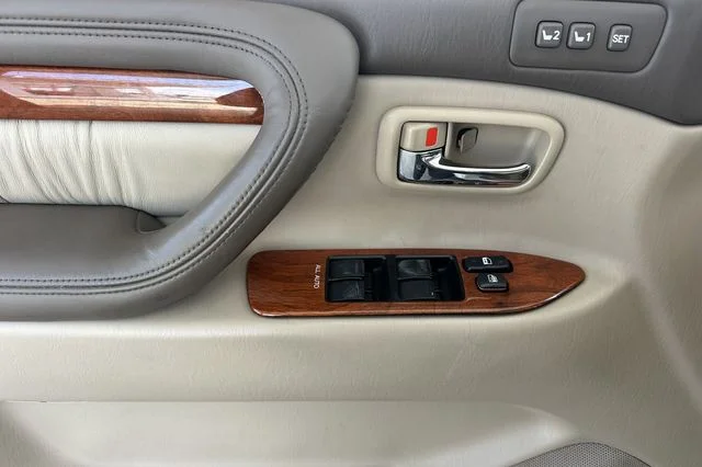 Used 1998  Lexus 470 image 12