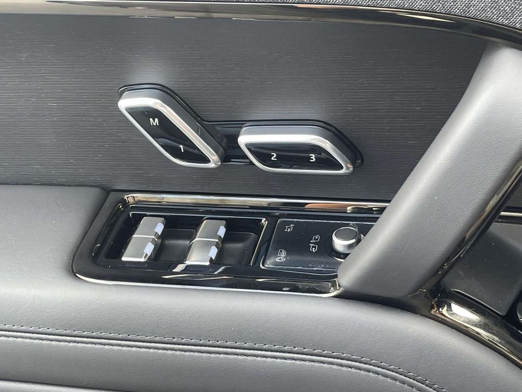 New 2026 Santorini Black Land Rover Dynamic SE image 33