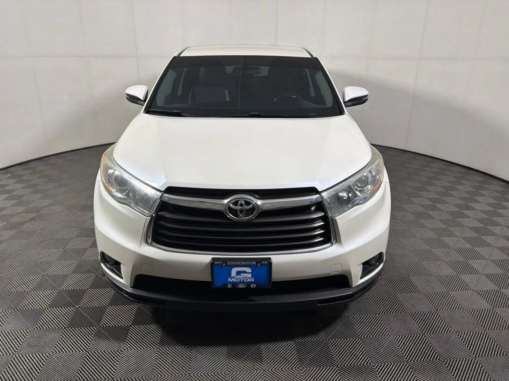 Used 2015 White Toyota LE Plus V6 image 3