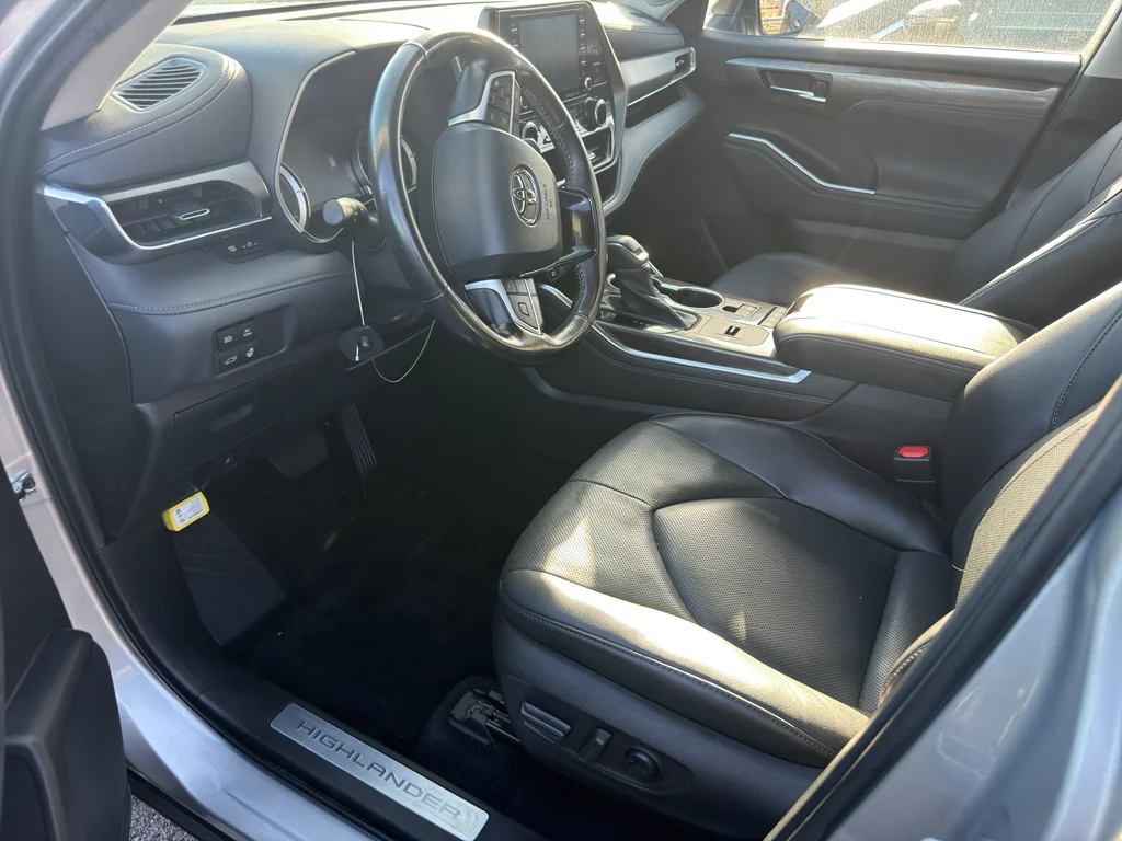Used 2022 Celestial Silver Metallic Toyota Hybrid Limited image 5