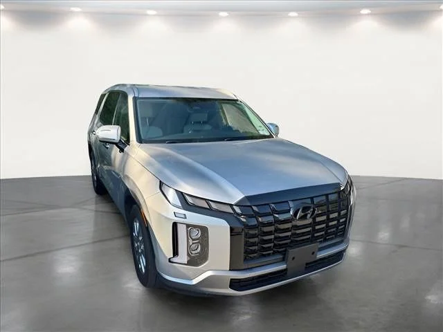 Used 2025 Silver Hyundai SEL image 8