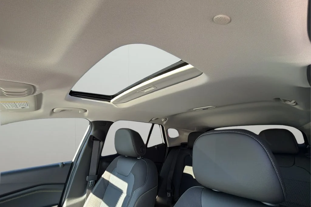 New 2026 Summit White Chevrolet LT image 31