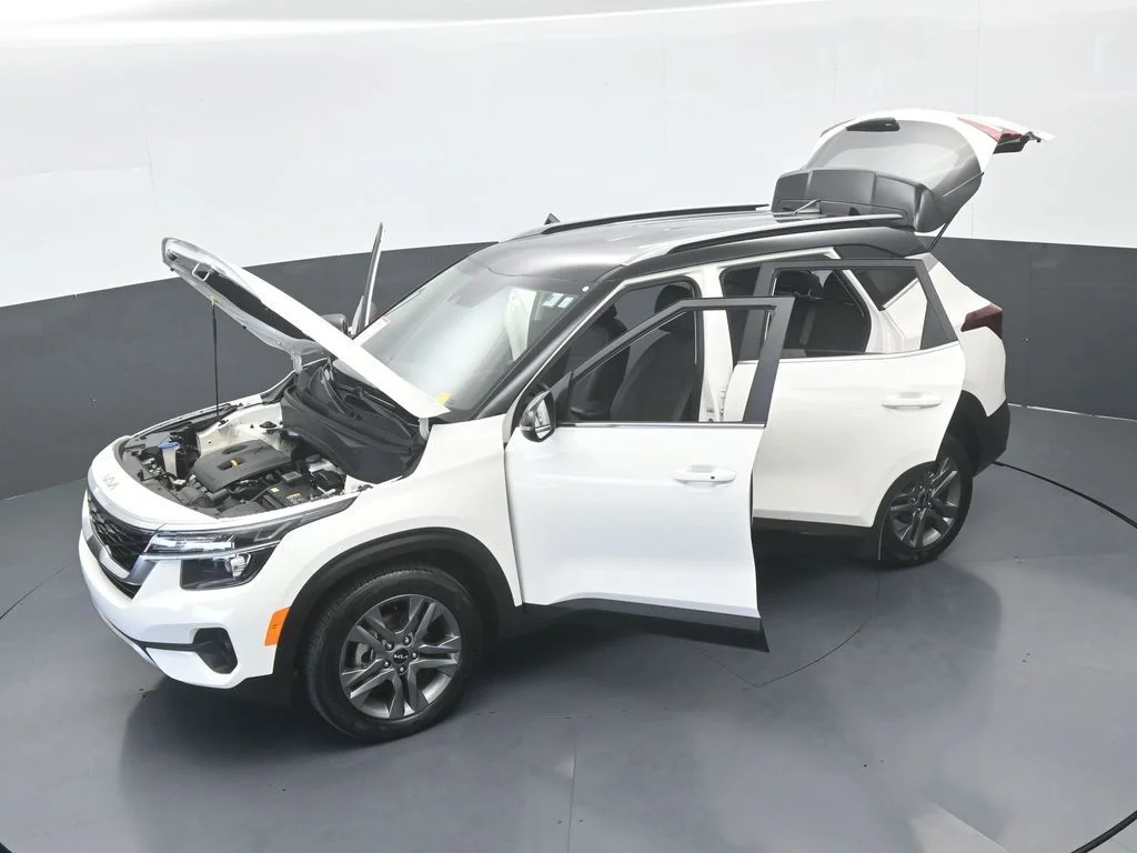 Used 2023 Clear White/Black Roof Kia S image 58