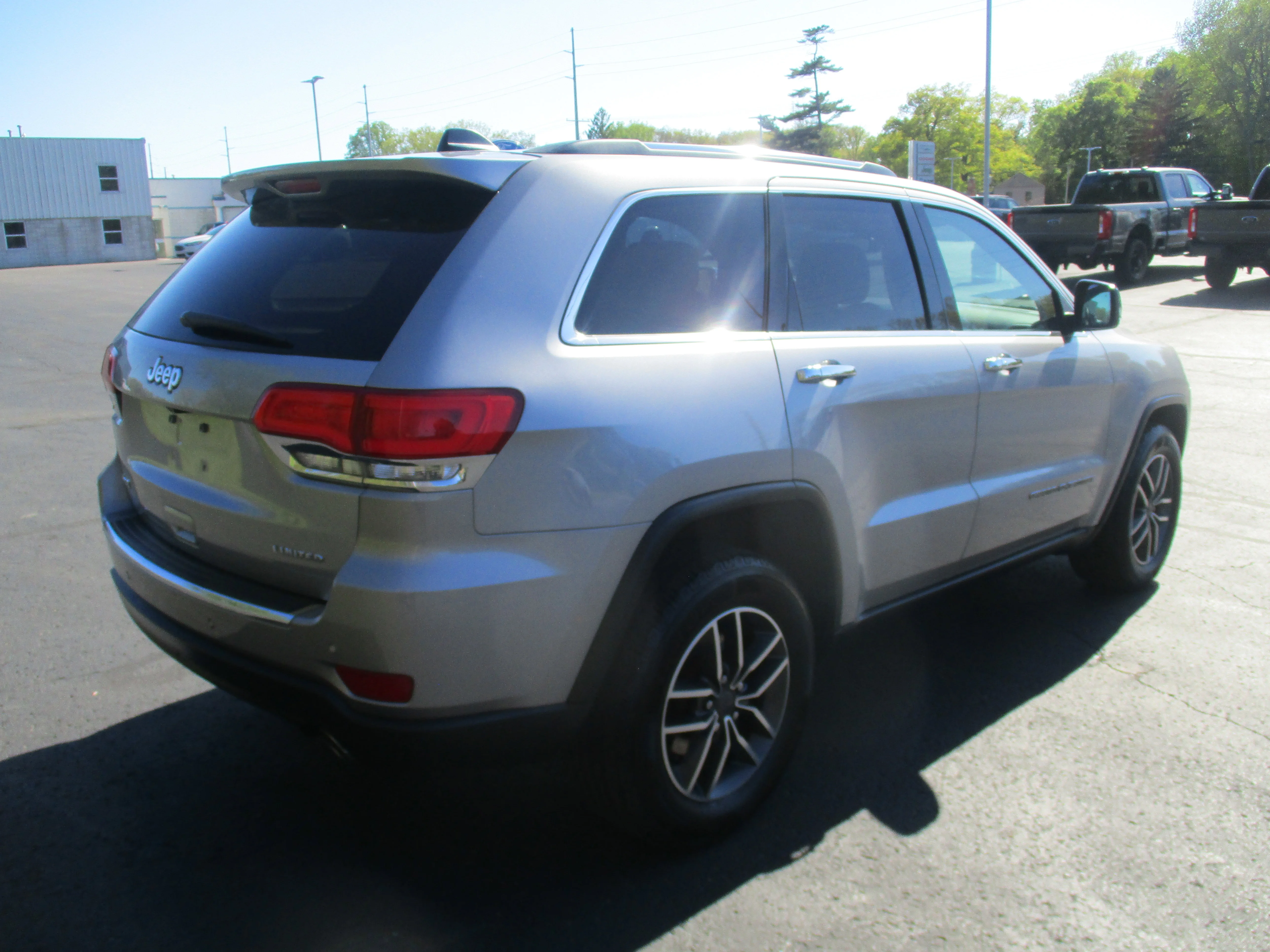 Used 2019 Billet Silver Metallic Clearcoat Jeep Limited image 55
