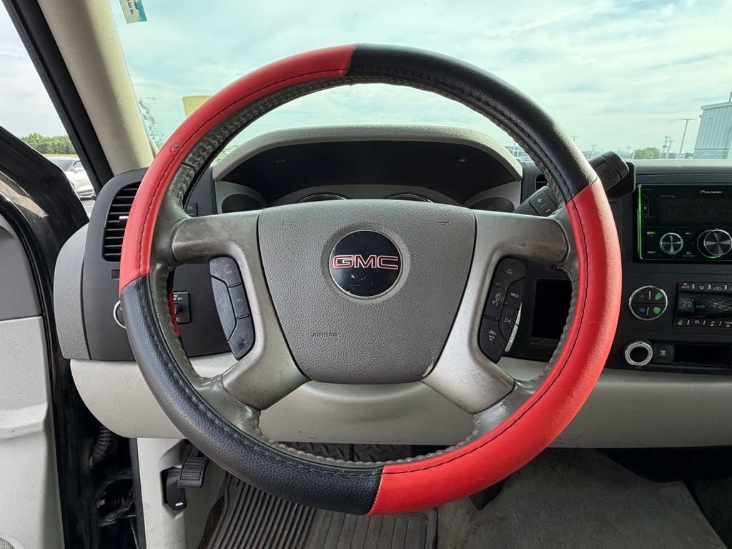 Used 2011 Black GMC SLE image 15