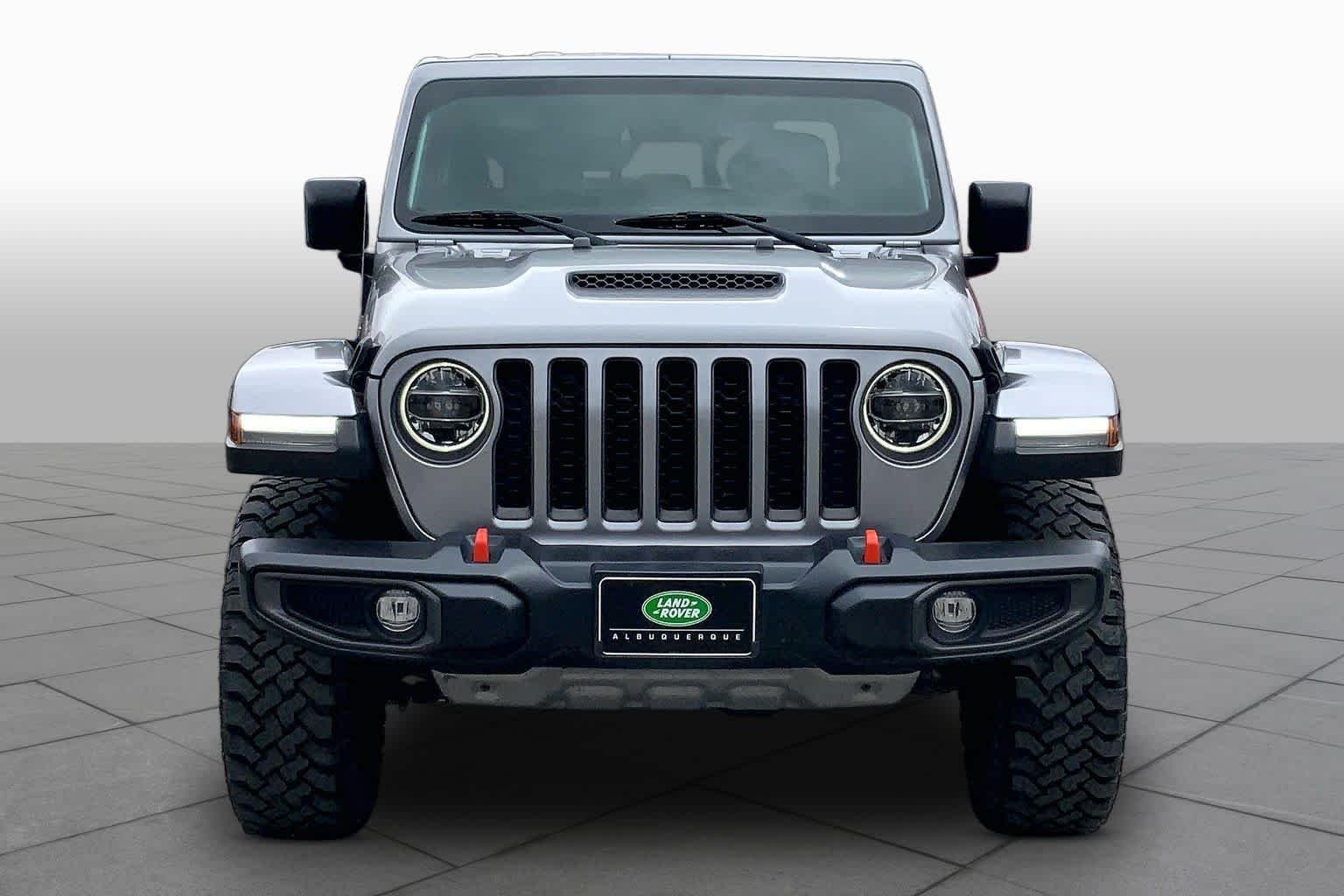 Used 2021 Billet Silver Metallic Clearcoat Jeep Mojave image 4