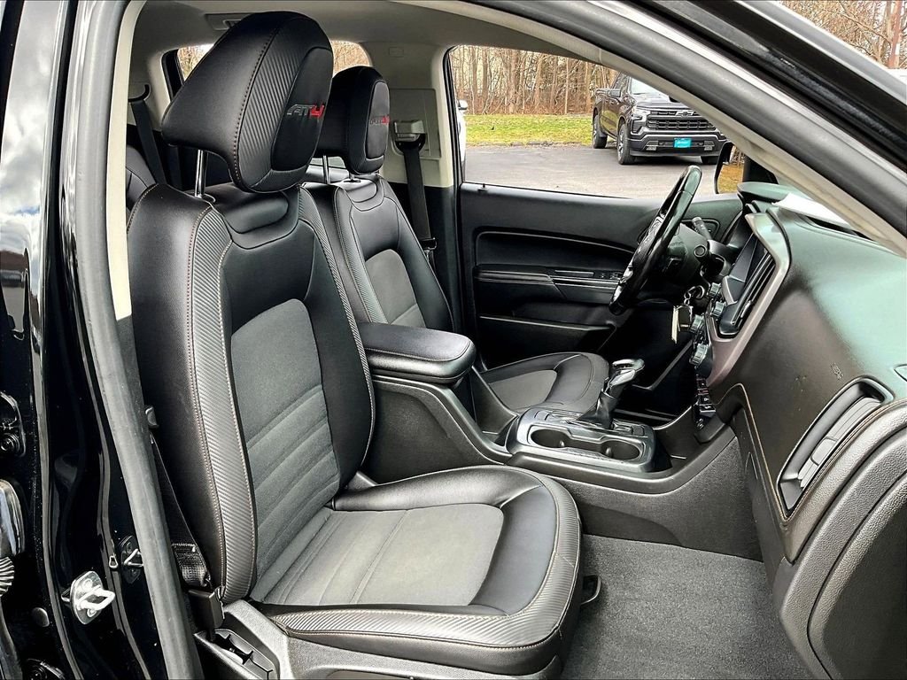 Used 2022 Black GMC AT4 w/Cloth image 11